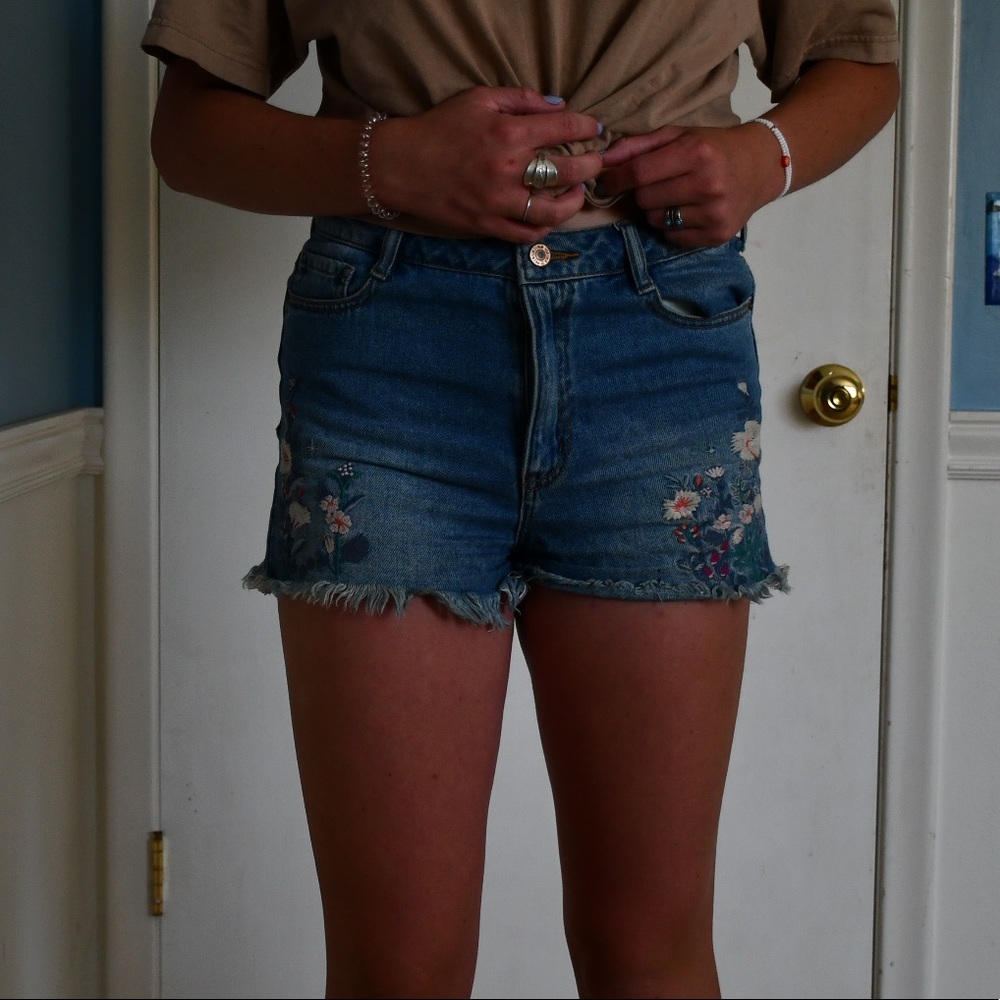 Forever 21 flower embroidery denim shorts